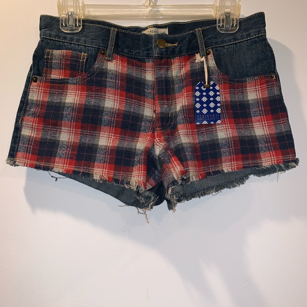 New plaid shorts - Picture 2 of 4